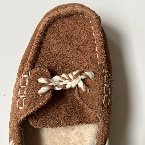 UGG MOCCASIN STYLE SLIPPERS!!  NEVER WORN!! - Picture 4 of 5